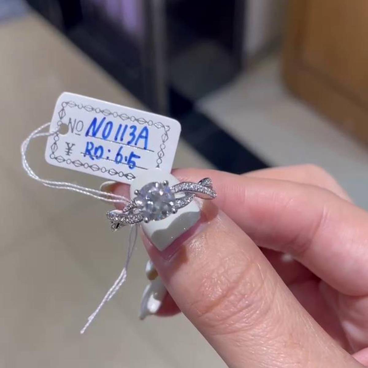 微镶扭臂四爪女戒S925银镀白金定制选款主石莫桑钻1.0ct/副石高碳钻